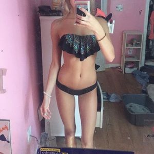 Strapless bikini top.