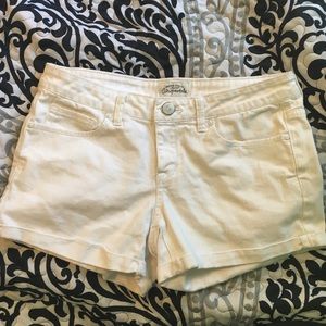 White Aeropostale shorts size 5/6