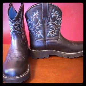 Baby Ariat black boots with blue design.
