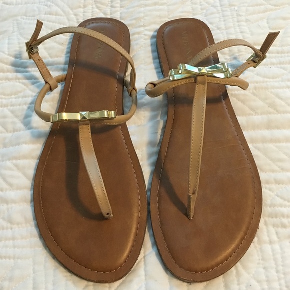 Super cute Merona Gold Bow Sandals