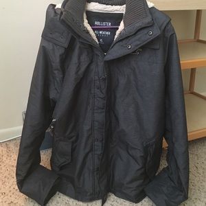 Selling this nice jacket it really warm.