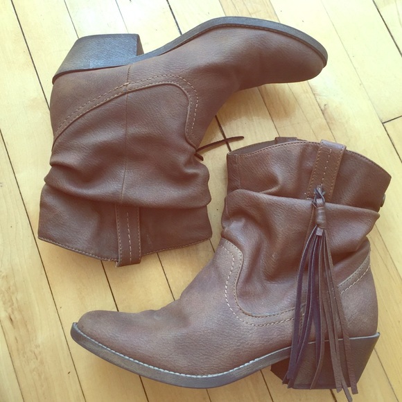 Ankle slouch boots with fringe