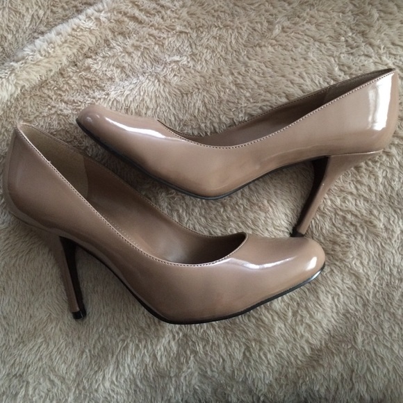 Aldo "eshom" nude patent pumps