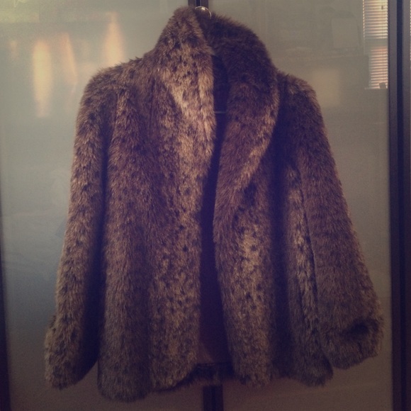 Gorgeous vintage FAUX FUR Jordache coat