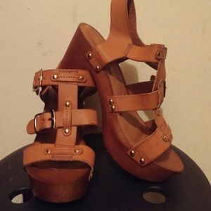 New in box Chunky heeled tan sandals