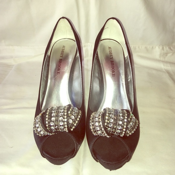 Formal Satin Black pumps