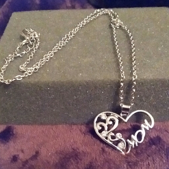 Heart shape mom necklace - Picture 4 of 4