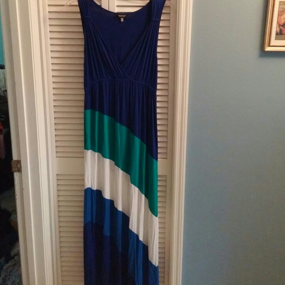 Sleeveless color blocked maxi dress