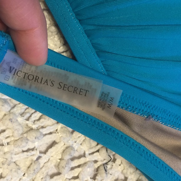 Victoria's Secret Ruched Halter Top - Picture 4 of 4