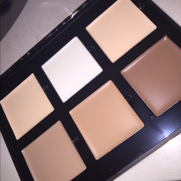 Anastasia cream contour