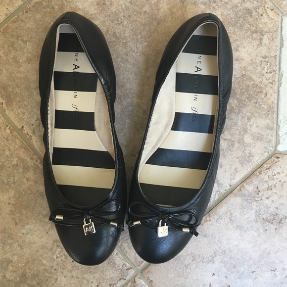 Super cute ballet flats black/ Iflex  flats w/bow