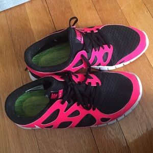 Nike Free Run 2 Black and Hot Pink