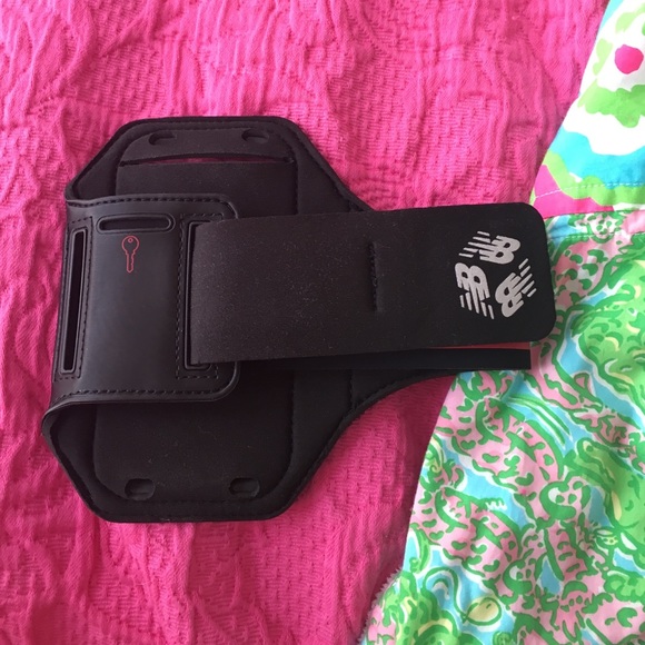 New balance iPhone 5s running arm band - Picture 2 of 2