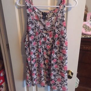 Plus size Torrid skulls and roses top