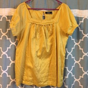 💥LAST CHANCE💥Mustard yellow dressy blouse.