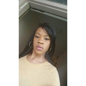 Meet your Posher, Tela