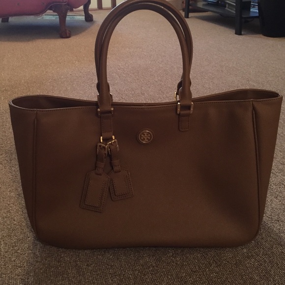 Tory Burch Handbags - Tory Burch Tote- can ship next day!