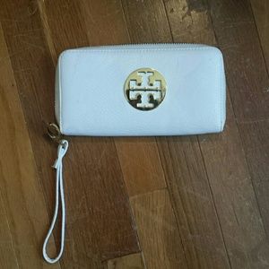 White wristlet purse