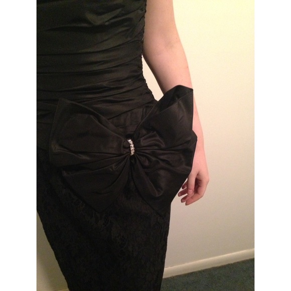 🎉 HP Bill Blass Vintage Black Satin and Lace Gown - Picture 2 of 5