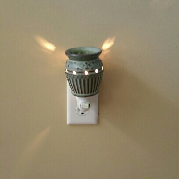 Scentsy warmer plug in