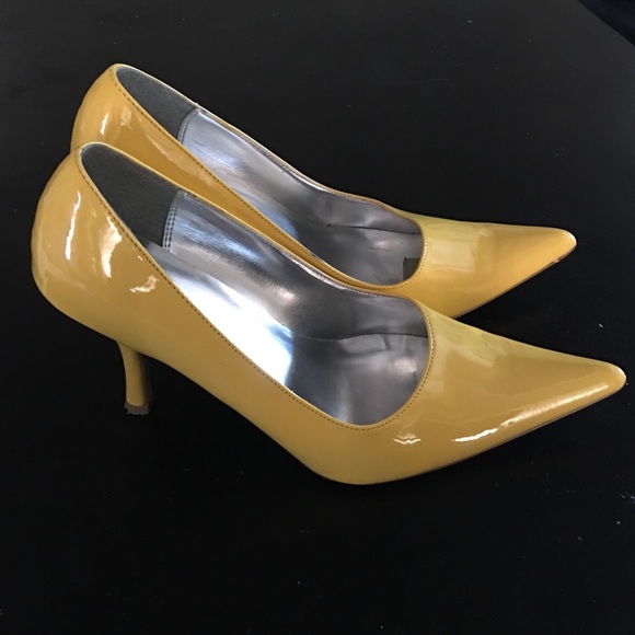 Pulse yellow heels size 11