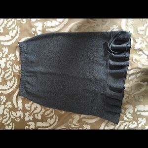 Cute knit skirt with ruffle detail on hem