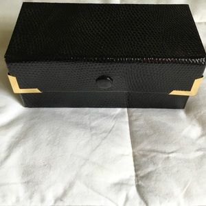 Gold earring a with earing case