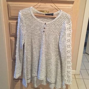 Francesca's (blue rain) grey M long sleeve