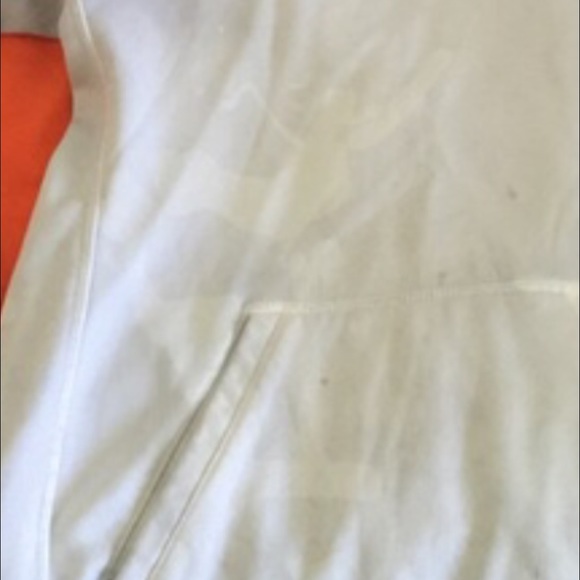 Nike hoodie, fits like a M but the tag says small - Picture 3 of 3