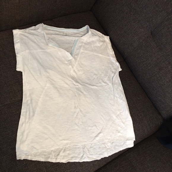 $10 shop cut v neck tee GAP M
