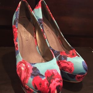 Floral real and rose wedges
