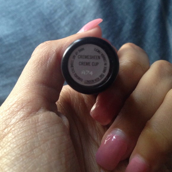 MAC Creme Cup Lipstick - Picture 2 of 4