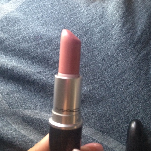 MAC Creme Cup Lipstick - Picture 3 of 4