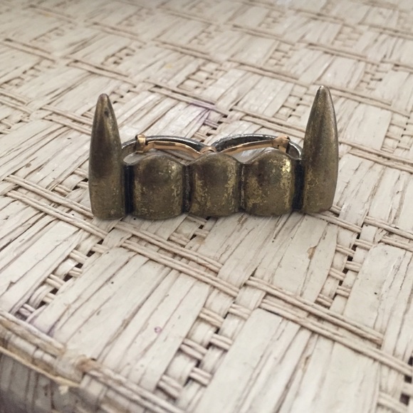 Two finger ring