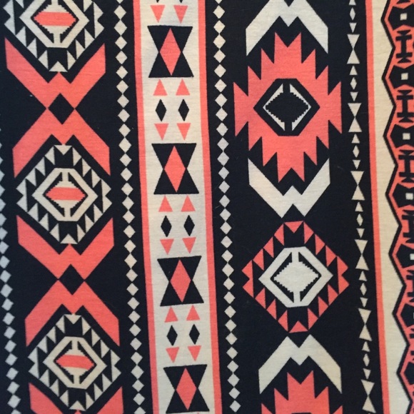 Cold shoulder Aztec print top - Picture 3 of 3