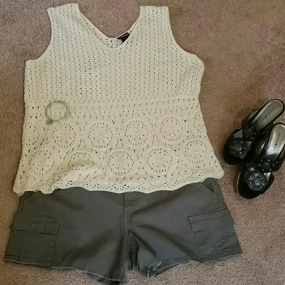NEVER WORN! Grey frayed denim shorts