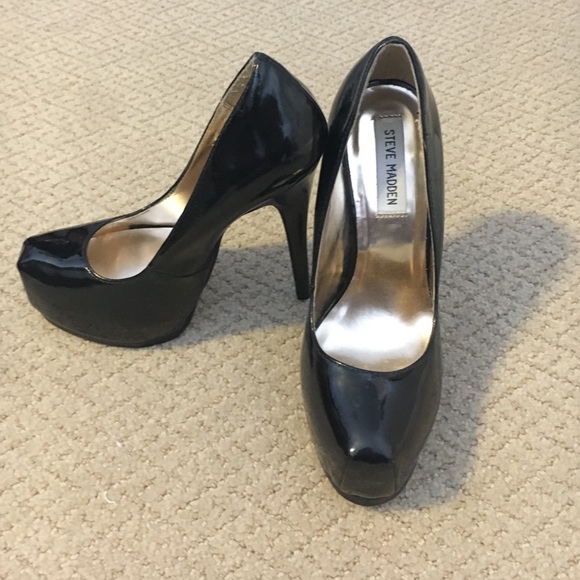Size 7 Steve Madden Black pumps - Picture 1 of 1
