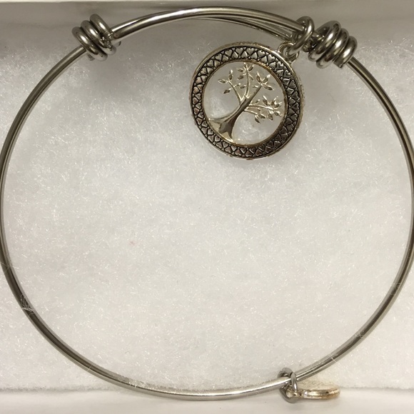 ✔️SOLD✔️Macy's tree of life bracelet