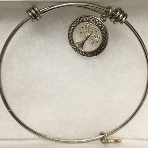 ✔️SOLD✔️Macy's tree of life bracelet