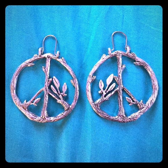 Lucky brand peace sign earnings