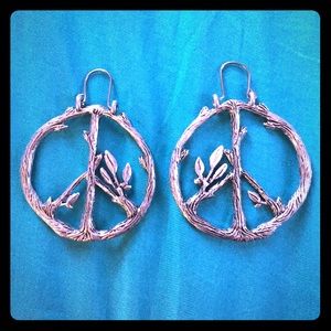 Lucky brand peace sign earnings