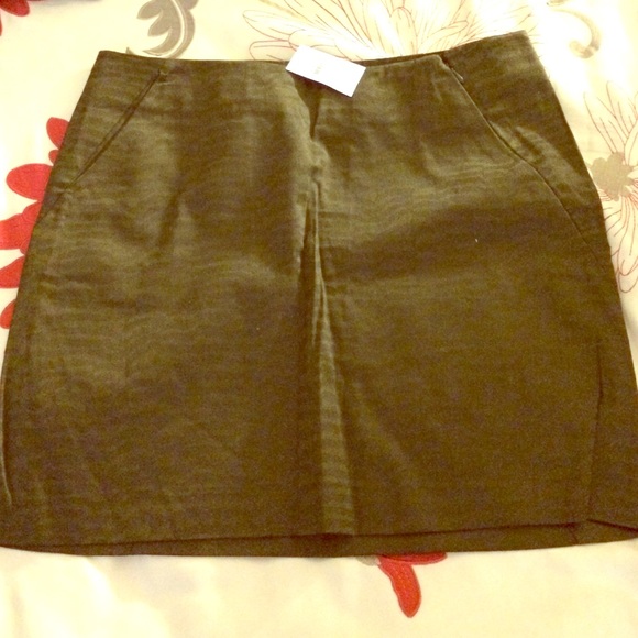 New skirt with tag. - Picture 1 of 2