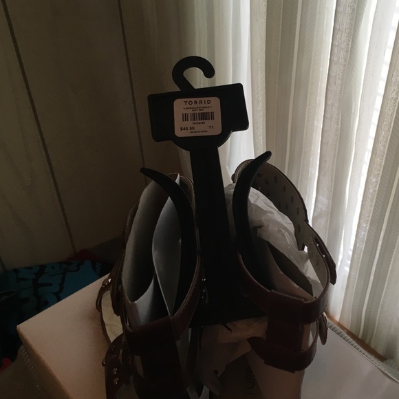 🌀NWT Torrid sandals for larger ankles! 11w🌀 - Picture 2 of 4