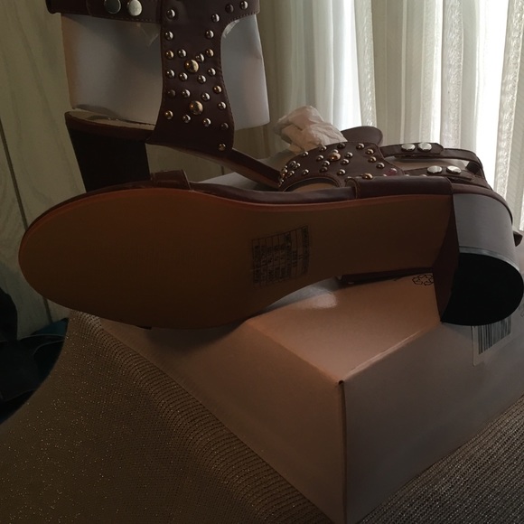 🌀NWT Torrid sandals for larger ankles! 11w🌀 - Picture 3 of 4