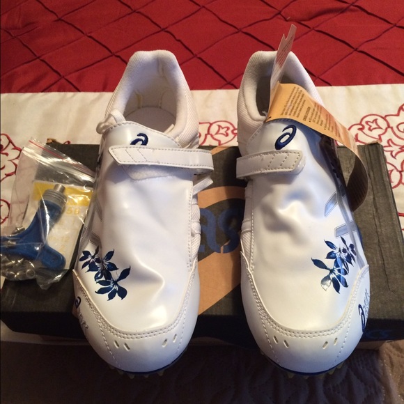 Track shoes