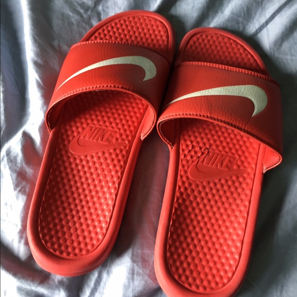 Red nike slides good condition