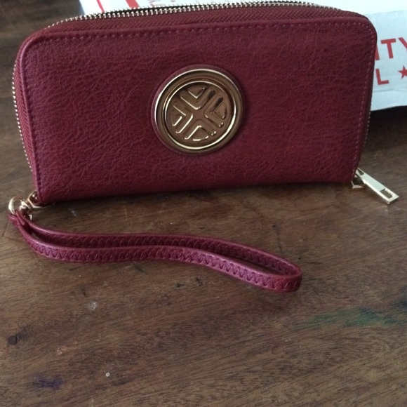 Super cute wallet/ negotiable!