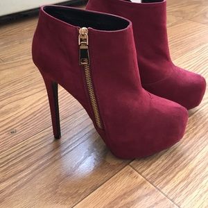 QUICK SALE‼️ Magenta faux suede heels