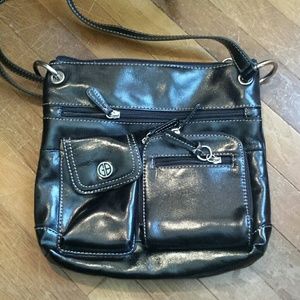 Black purse with lots of pockets