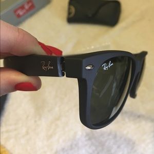 New Wayfarer Ray-Ban Sunglasses 🕶 never worn